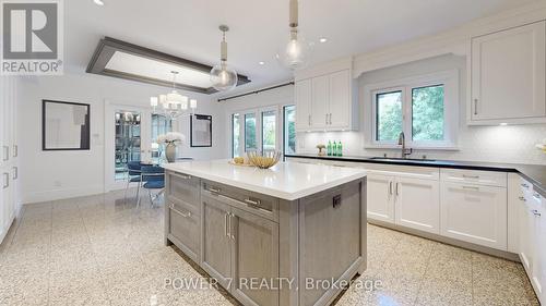 72 Aldershot Crescent, Toronto (St. Andrew-Windfields), ON - Indoor Photo Showing Kitchen With Upgraded Kitchen