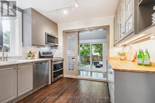 35 Winchester Street, Toronto (Cabbagetown-South St. James Town), ON - Indoor Photo Showing Kitchen With Upgraded Kitchen