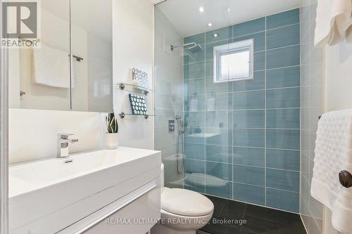 35 Winchester Street, Toronto, ON - Indoor Photo Showing Bathroom