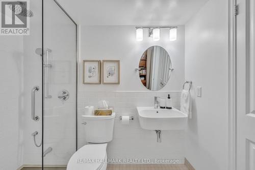 900 Mount Pleasant Road, Toronto, ON - Indoor Photo Showing Bathroom