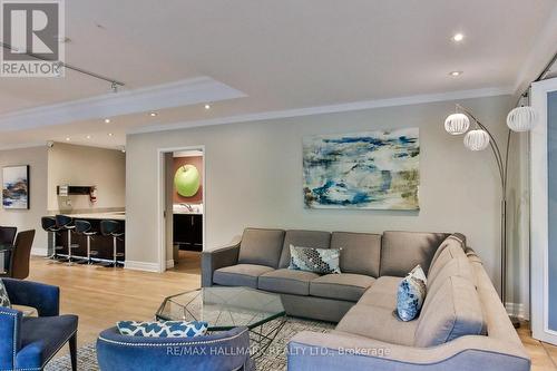 900 Mount Pleasant Road, Toronto (Mount Pleasant West), ON - Indoor Photo Showing Living Room