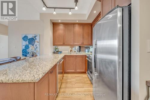 900 Mount Pleasant Road, Toronto, ON - Indoor Photo Showing Kitchen