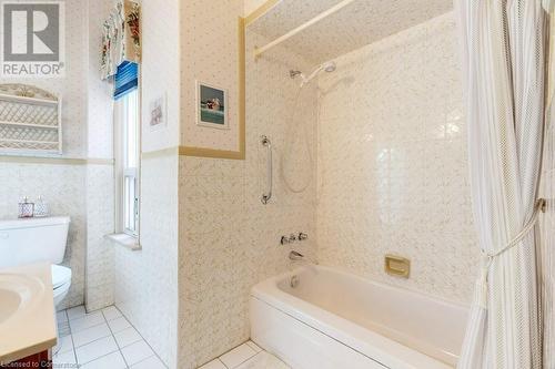 435 Catharine Street N, Hamilton, ON - Indoor Photo Showing Bathroom