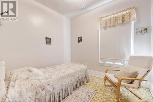 435 Catharine Street N, Hamilton, ON - Indoor Photo Showing Bedroom