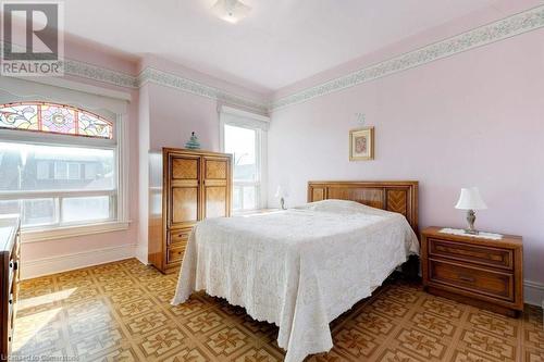 435 Catharine Street N, Hamilton, ON - Indoor Photo Showing Bedroom