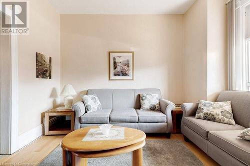 435 Catharine Street N, Hamilton, ON - Indoor Photo Showing Living Room