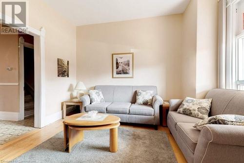 435 Catharine Street N, Hamilton, ON - Indoor Photo Showing Living Room