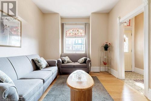 435 Catharine Street N, Hamilton, ON - Indoor Photo Showing Living Room