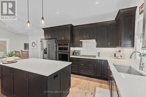 170 Summerset Drive, Barrie (Ardagh), ON - Indoor Photo Showing Kitchen With Upgraded Kitchen