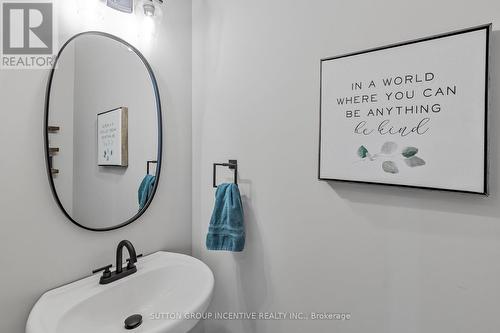 170 Summerset Drive, Barrie, ON - Indoor Photo Showing Bathroom