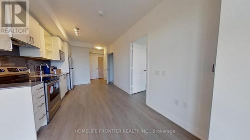 422 - 60 George Butchart Drive, Toronto (Downsview-Roding-Cfb), ON - Indoor Photo Showing Kitchen