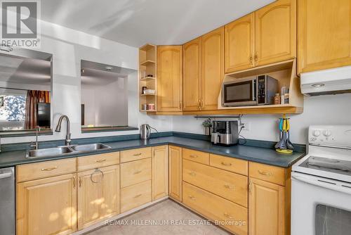 76 - 98 Falconer Drive, Mississauga (Streetsville), ON - Indoor Photo Showing Kitchen With Double Sink