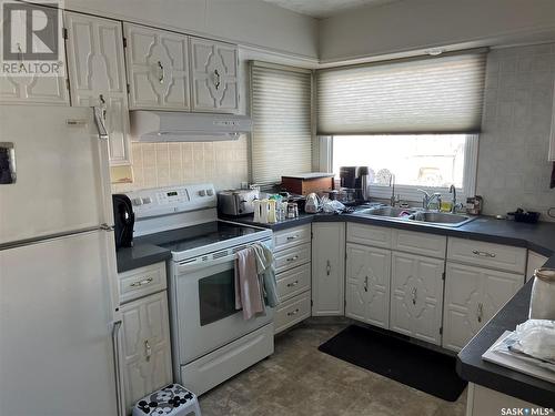 702 Portage Avenue, Wadena, SK - Indoor Photo Showing Kitchen With Double Sink