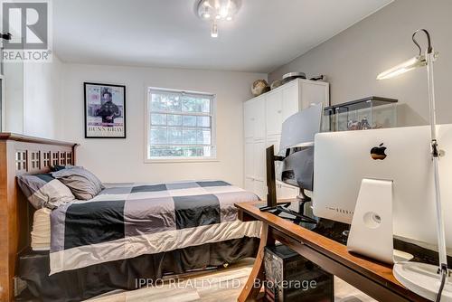 715432 1St Line E, Mono, ON - Indoor Photo Showing Bedroom