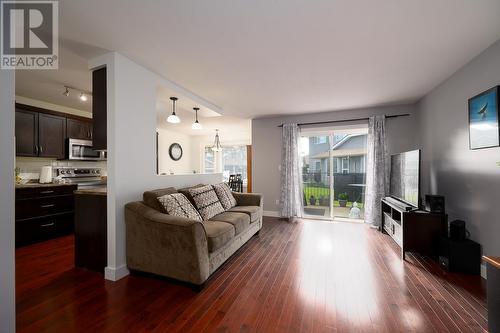 9-1750 Mckinley Crt, Kamloops, BC - Indoor Photo Showing Living Room