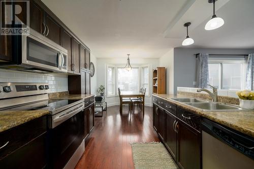 9-1750 Mckinley Crt, Kamloops, BC - Indoor Photo Showing Kitchen With Double Sink