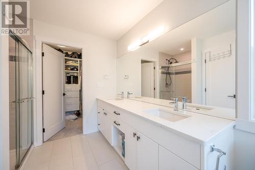 2738 Beachmount Cres, Kamloops, BC - Indoor Photo Showing Bathroom