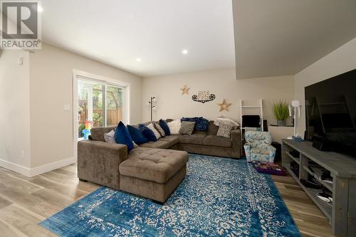 2738 Beachmount Cres, Kamloops, BC - Indoor Photo Showing Living Room