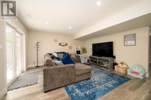 2738 Beachmount Cres, Kamloops, BC - Indoor Photo Showing Living Room