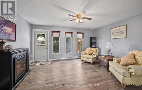 436 Chaleur Avenue, Oshawa (Lakeview), ON - Indoor Photo Showing Living Room