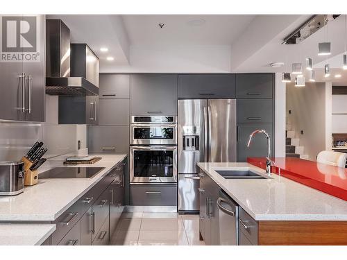 1156 Sunset Drive Unit# 113, Kelowna, BC - Indoor Photo Showing Kitchen With Stainless Steel Kitchen With Double Sink With Upgraded Kitchen