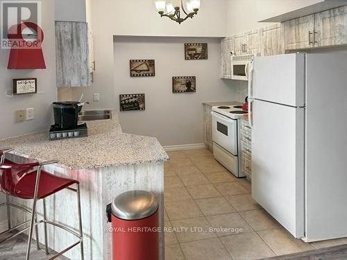 107 - 1730 Eglinton Avenue E, Toronto (Victoria Village), ON - Indoor Photo Showing Kitchen