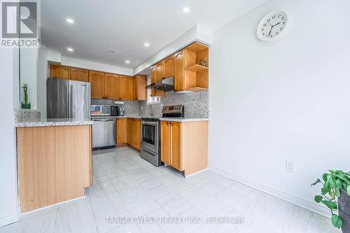 18 Spencer Drive, Brampton, ON - Indoor Photo Showing Kitchen