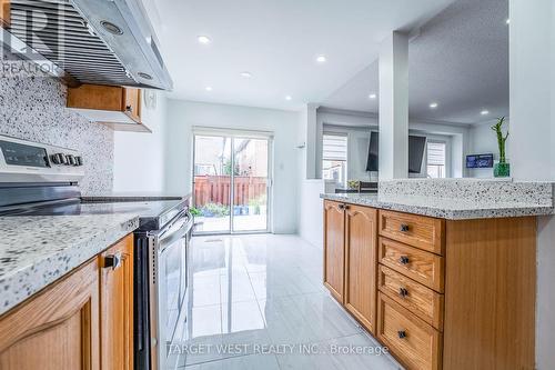 18 Spencer Drive, Brampton (Fletcher'S Meadow), ON - Indoor Photo Showing Kitchen