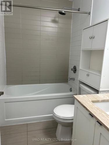 810 - 4085 Parkside Village Drive, Mississauga, ON - Indoor Photo Showing Bathroom