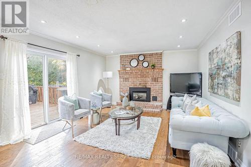 118 Parkedge Street, Guelph/Eramosa (Rockwood), ON - Indoor Photo Showing Living Room With Fireplace