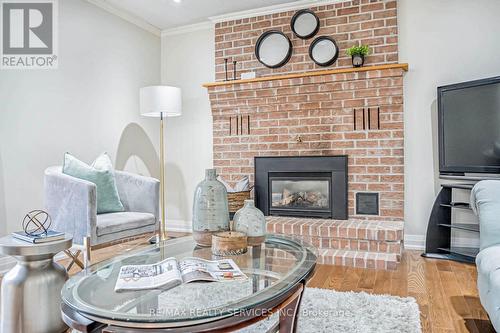 118 Parkedge Street, Guelph/Eramosa (Rockwood), ON - Indoor Photo Showing Living Room With Fireplace