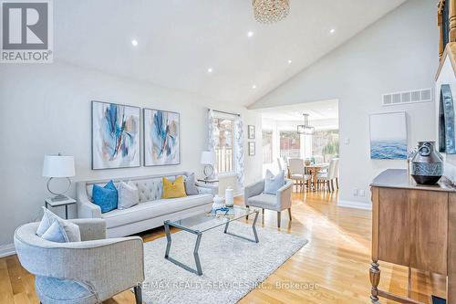 118 Parkedge Street, Guelph/Eramosa (Rockwood), ON - Indoor Photo Showing Living Room