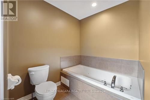 82 Creekside Drive, Welland, ON - Indoor Photo Showing Bathroom