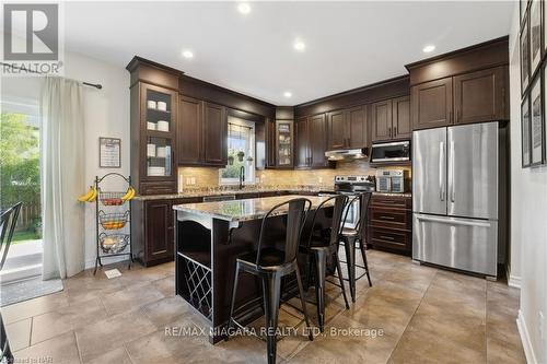 82 Creekside Drive, Welland, ON - Indoor Photo Showing Kitchen With Upgraded Kitchen