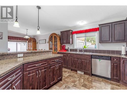 610 Katherine Road Unit# 70, West Kelowna, BC - Indoor Photo Showing Kitchen