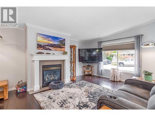 610 Katherine Road Unit# 70, West Kelowna, BC - Indoor Photo Showing Living Room With Fireplace