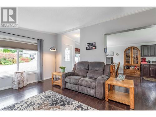 610 Katherine Road Unit# 70, West Kelowna, BC - Indoor Photo Showing Living Room