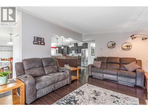 610 Katherine Road Unit# 70, West Kelowna, BC - Indoor Photo Showing Living Room