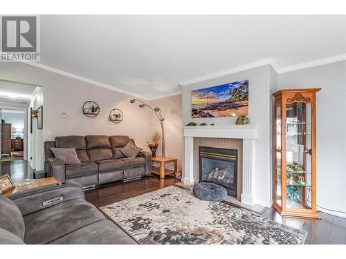 610 Katherine Road Unit# 70, West Kelowna, BC - Indoor Photo Showing Living Room With Fireplace