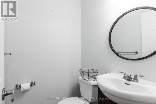 58 Mcmaster Crescent, London, ON - Indoor Photo Showing Bathroom