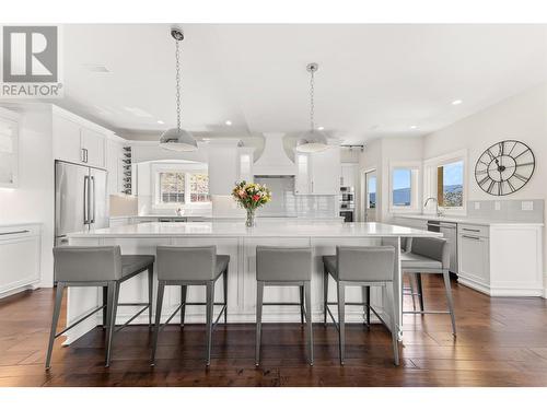 647 Royal Pine Drive, Kelowna, BC - Indoor Photo Showing Kitchen With Upgraded Kitchen