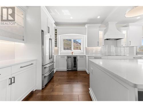 647 Royal Pine Drive, Kelowna, BC - Indoor Photo Showing Kitchen With Upgraded Kitchen