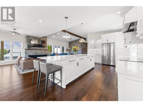 647 Royal Pine Drive, Kelowna, BC - Indoor Photo Showing Kitchen With Upgraded Kitchen