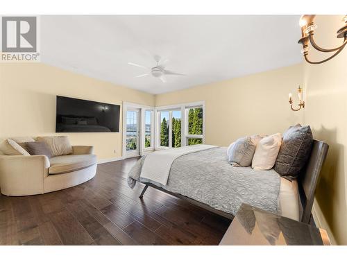 647 Royal Pine Drive, Kelowna, BC - Indoor Photo Showing Bedroom