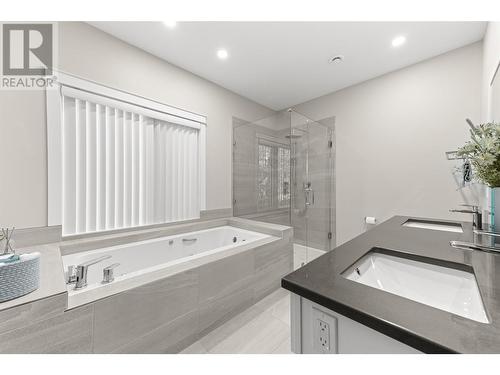 647 Royal Pine Drive, Kelowna, BC - Indoor Photo Showing Bathroom