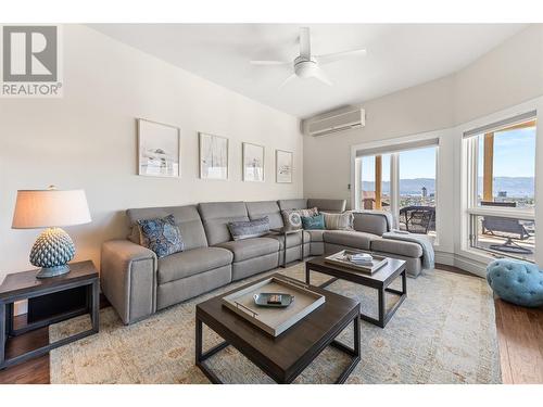 647 Royal Pine Drive, Kelowna, BC - Indoor Photo Showing Living Room