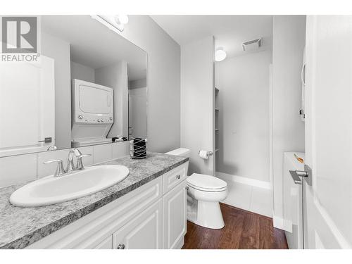 647 Royal Pine Drive, Kelowna, BC - Indoor Photo Showing Bathroom