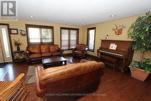 729 11Th Line W, Trent Hills, ON - Indoor Photo Showing Living Room