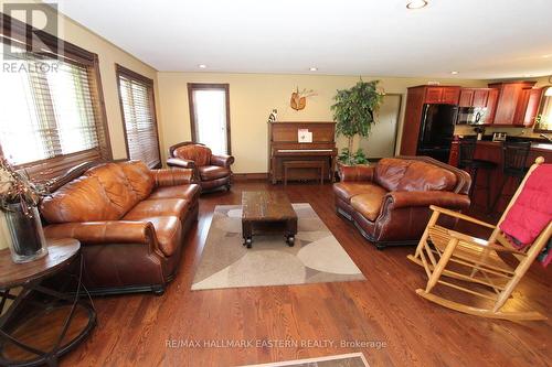 729 11Th Line W, Trent Hills, ON - Indoor Photo Showing Living Room