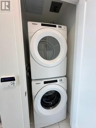 11 - 70 Princess Street, Toronto, ON - Indoor Photo Showing Laundry Room